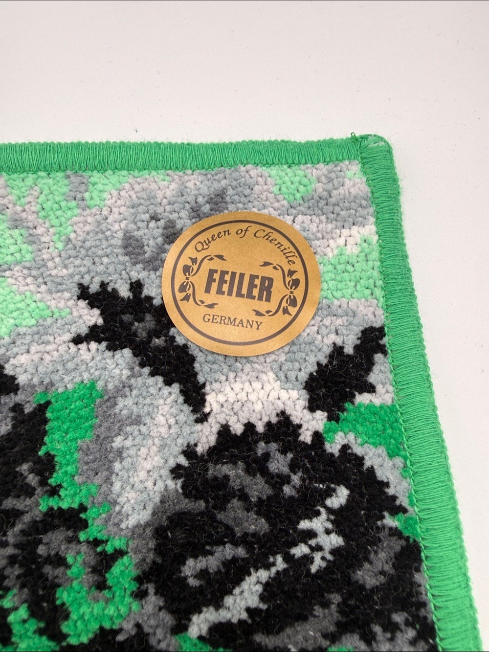 Feiler Green Floral Chenille Square Towel/Face cloth/ handkerchief /100 cotton - Picture 2 of 4